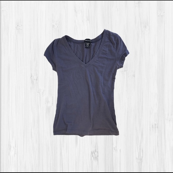Women’s WetSeal Fitted V Neck T-shirt - Picture 1 of 2